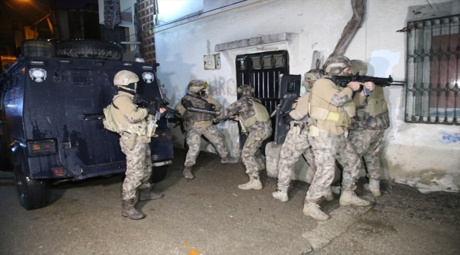 Adana'da DEAŞ'a yönelik operasyonda 3 kişi gözaltına alındı