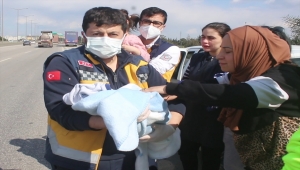 Adana'da iki otomobilin çarpıştığı kazada 5 kişi yaralandı