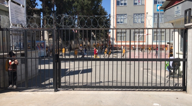 Adana'da okulun kadın güvenlik görevlisi, silahlı kişi tarafından kaçırıldı