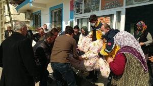 Adana'da yangın çıkan evde mahsur kalan yaşlı kadını komşuları kurtardı