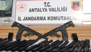 Antalya'da silah kaçakçılığı iddiasıyla 2 şüpheli gözaltına alındı