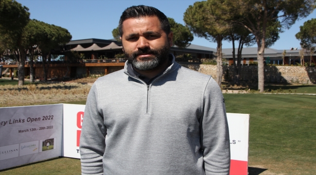 Antalya'daki turnuvada sporcular, 100 yıllık ekipmanlarla golf oynadı