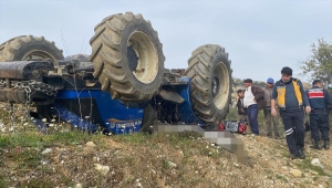 Aydın'da devrilen traktörün altında kalan çiftçi öldü 