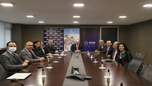 Bakan Varank, İHKİB Ekoteks Laboratuvar Merkezi'ni ziyaret etti