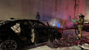 Beşiktaş'taki trafik kazasında otomobil alev aldı