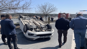 Beykoz'da devrilen otomobilin sürücüsü yaralandı
