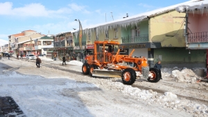 Bingöl Karlıova'da kar temizleme çalışması için tüm ekipler seferber 