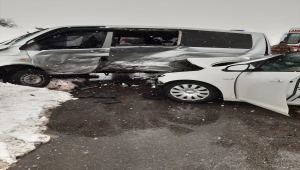 Bitlis'teki trafik kazasında 1 kişi hayatını kaybetti, 4 kişi yaralandı