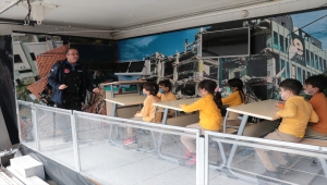 Bolu'da öğrenciler deprem bilincini eğitim tırında öğreniyor