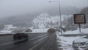 Bolu Dağı'nda kar etkili oluyor