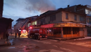 Bursa'da mobilya imalathanesinde çıkan yangın söndürüldü