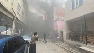 Bursa'da yangın çıkan ev kullanılamaz hale geldi