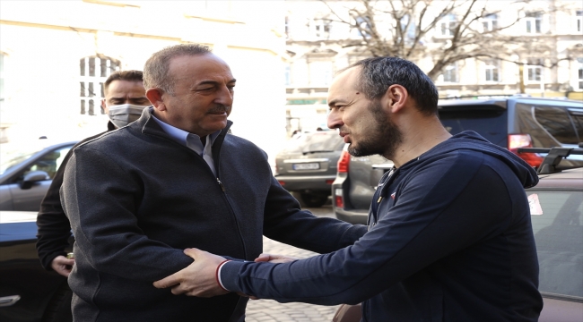 Çavuşoğlu, Kırım Tatar Koordinasyon Merkezi'ni ziyaret etti 