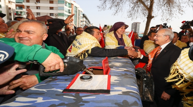 CHP Genel Başkanı Kılıçdaroğlu, Manisa'da çiftçi ve muhtarlarla buluştu: