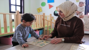 Çocukların çıkmak istemediği kütüphaneye anneler de müdavim oldu