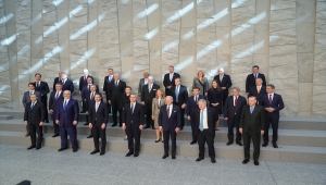 Cumhurbaşkanı Erdoğan, NATO Olağanüstü Liderler Zirvesi'nde aile fotoğrafı çekimine katıldı