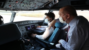 Cumhurbaşkanı Erdoğan, uçağının Tokat Yeni Havalimanı'na inişini kokpitten takip etti