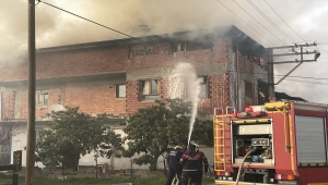 Denizli'de kuruyemiş imalathanesinde çıkan yangın söndürüldü