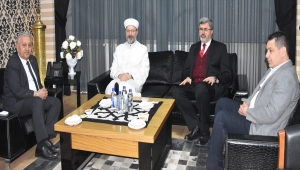 Diyanet İşleri Başkanı Erbaş, Afyonkarahisar'da Valilik ve Belediye Başkanlığını ziyaret etti