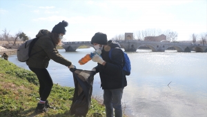 Edirne'de öğrenciler Meriç ve Tunca nehirlerinin çevresini temizledi