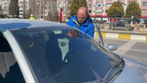 Edirne'de sürücüler ceza yememek için araçlarının cam filmlerini söktü