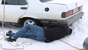Erzurum'da kar ve tipi yaşamı olumsuz etkiliyor