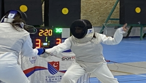 Eskrimde "U10-U12-U14 Epe Flöre Açık Turnuva" Samsun'da başladı