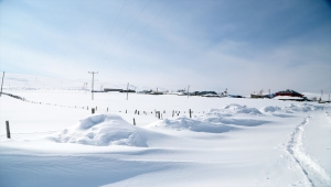 Evleri kara gömülen Erzurum kırsalındaki vatandaşların umudu ilkbahar güneşi