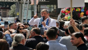 Gelecek Partisi Genel Başkanı Davutoğlu, Adana'da esnaf ziyaretlerinde bulundu