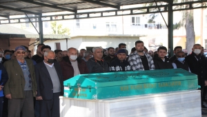 GÜNCELLEME - 2 Antalya'da refüje çarpan otomobildeki 3 kişi öldü