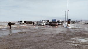 GÜNCELLEME - Antalya-Konya kara yolu kar nedeniyle ulaşıma kapatıldı