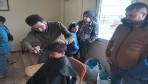 Hatay'da gönüllü berberler 450 sığınmacıyı tıraş edip saç bakımlarını yaptı