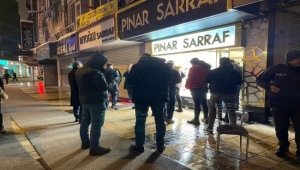 Kayseri'de bir zanlı bilezik çaldığı kuyumcuyu bıçaklayarak kaçtı