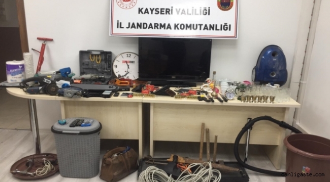 Kayseri'de çalıntı malzemeler yol kontrolünde yakalandı