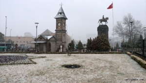Kayseri'de kar yağışı etkili oluyor