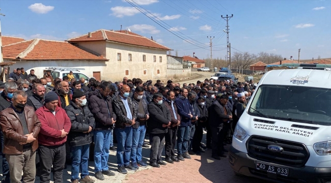 Kırşehir'de Kızılırmak kıyısında cesedi bulunan genç kızın cenazesi defnedildi