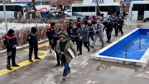 Kırşehir merkezli 18 ilde düzenlenen dolandırıcılık operasyonunda 43 kişi yakalandı