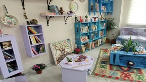 Kocaeli'de atık meyve ve sebze kasalarından kütüphane yaptılar