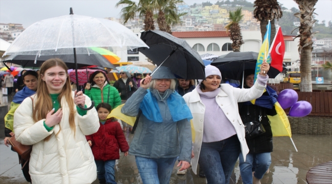 Kuşadası'nda 8 Mart Dünya Kadınlar Günü yürüyüşle kutlandı