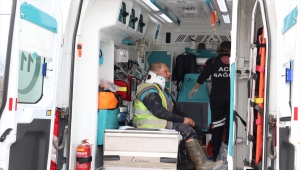 Manisa'da altyapı kazısı sırasında göçük altında kalan 2 işçi kurtarıldı