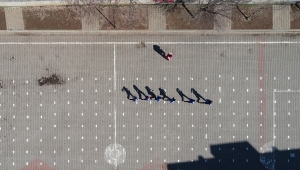 Okula devam sıkıntısı yaşarken atletizmde Türkiye şampiyonluğuna uzandılar