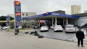 Petrol fiyatlarındaki küresel artış, Lübnan'da benzin istasyonlarında uzun kuyruklar oluşturdu