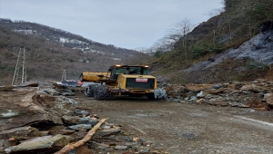 Rize'de heyelan nedeniyle Pazar-Hemşin yolu trafiğe kapandı