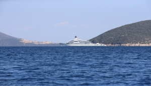 Rus milyarder Abramoviç'in yatı Bodrum'a yanaştırıldı