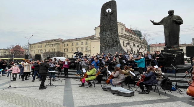 Rusya'nın saldırıları Lviv'de konserlerle protesto edildi