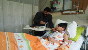 Sahipsiz köpeklerden kaçarken cipin altında kalan bisikletli çocuk yaralandı