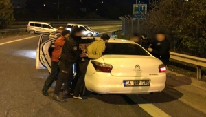 Sakarya'da otomobilde 8 taş kokain ele geçirildi