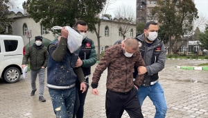 Samsun'daki uyuşturucu operasyonunda yakalanan 5 zanlı adliyede