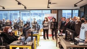 Sanayi ve Teknoloji Bakanı Varank, İHKİB Dijital Dönüşüm Merkezi'ni ziyaret etti: