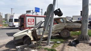 Şanlıurfa'da iki otomobilin çarpıştığı kazada 6 kişi yaralandı